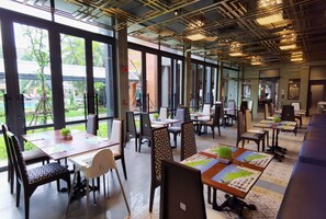 아침 식사, 점심 식사, 저녁 식사 제공, 태국 요리