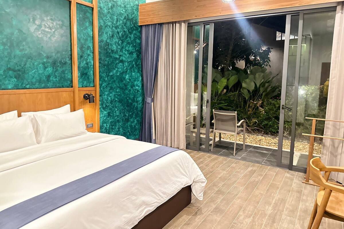 Premier Garden View Double | Kaliteli yatak takımı, minibar, odada kasa, güneşlik/perde 