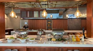 供應早餐、午餐和晚餐,泰國料理