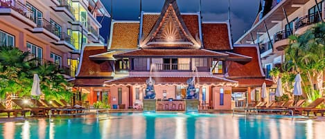 Una piscina al aire libre (de 10:00 a 14:30), sombrillas