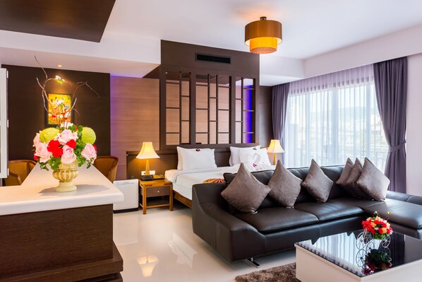 Nipa Grand Suite Room