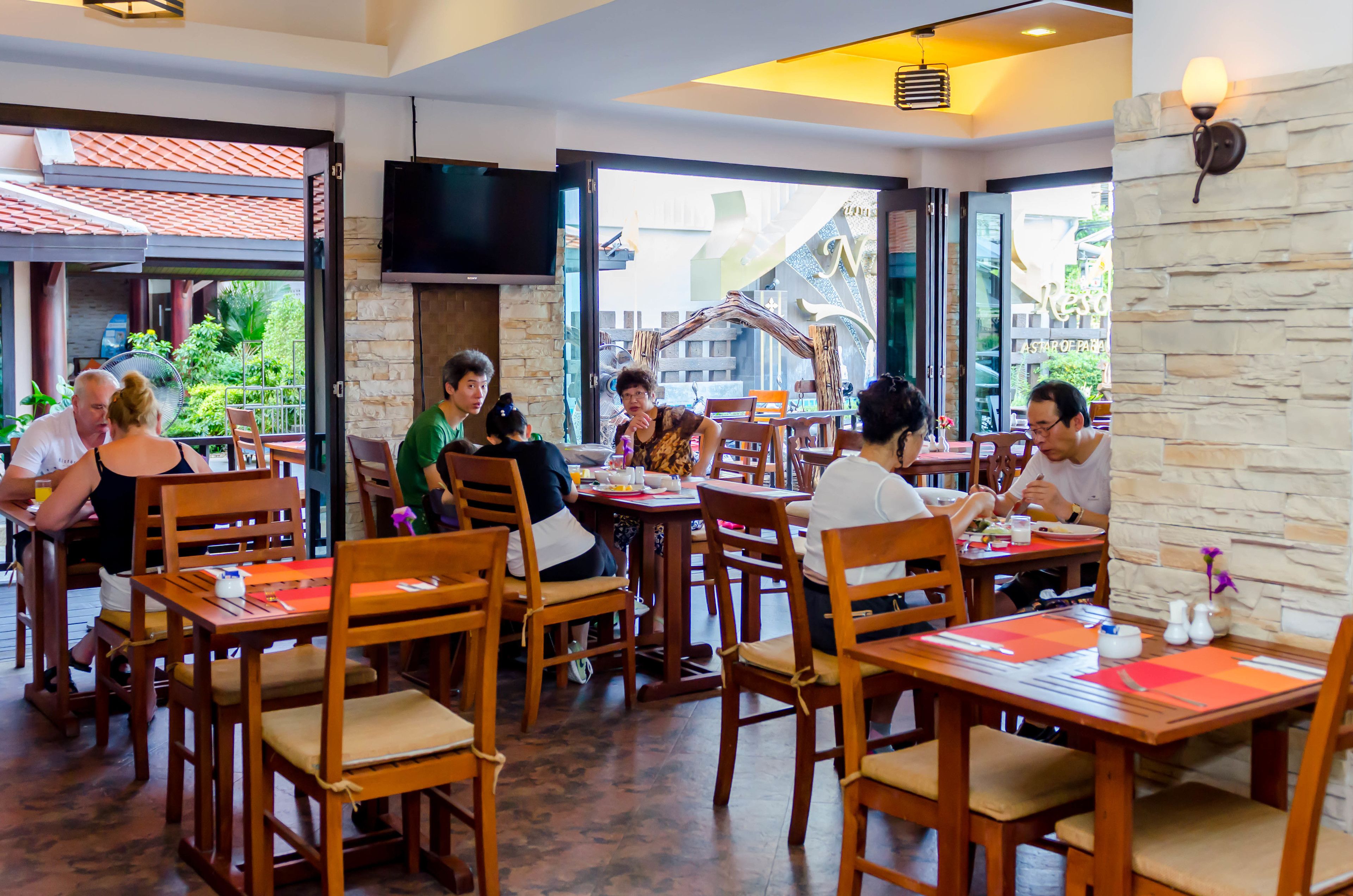 Colazione continentale, servita tutte le mattine (450 THB a persona) 