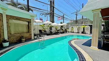 Quarto luxo, acesso à piscina | Piscina externa