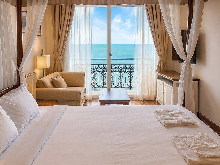 Deluxe Room, Sea View | Minibar, in-room safe, desk, blackout drapes
