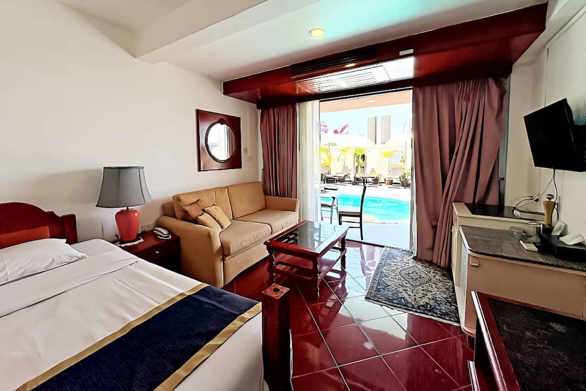Deluxe Room, Pool Access
