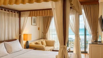 Minibar, caja de seguridad en la habitación y escritorio