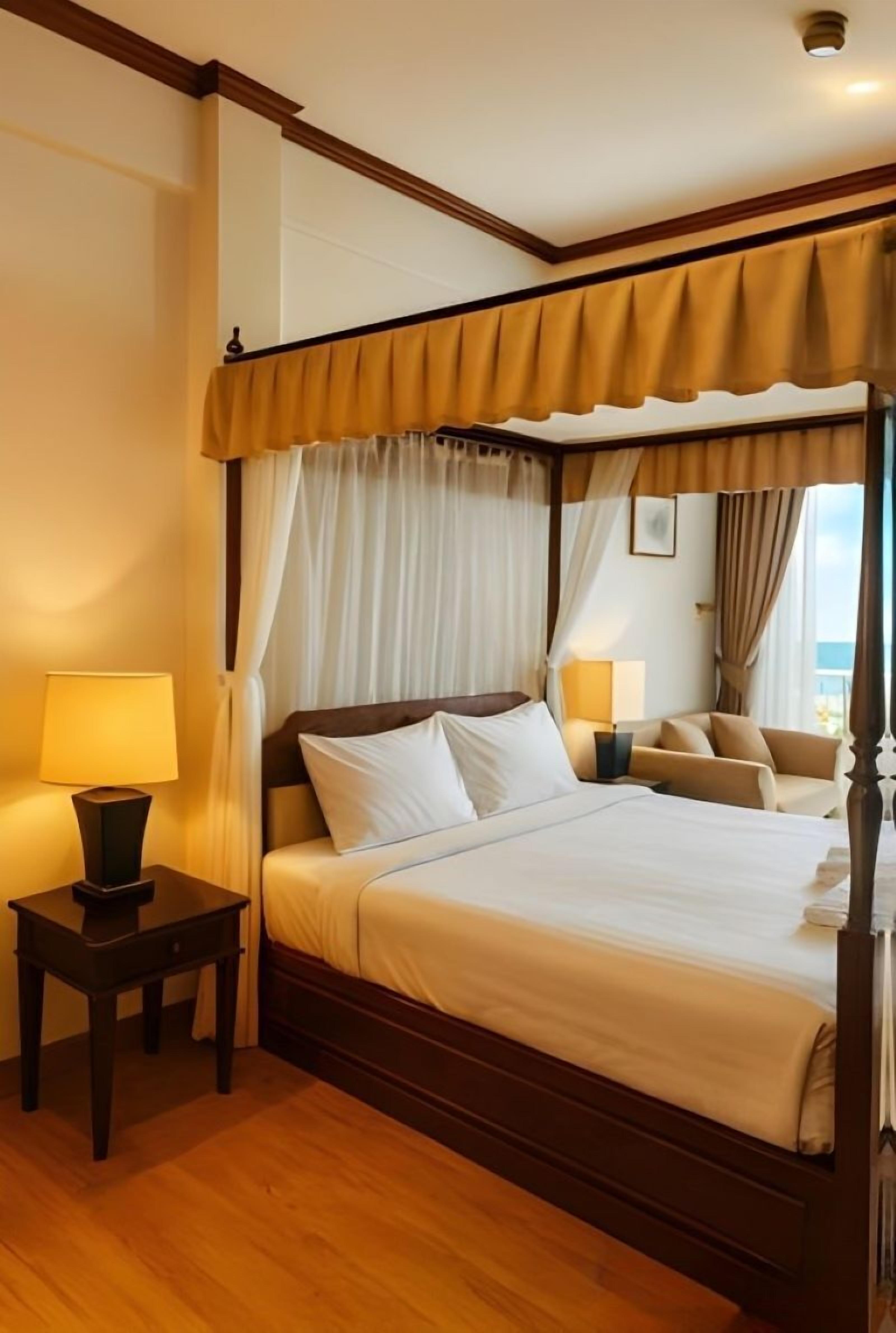 Superior Room, Mountain View | Minibar, in-room safe, desk, blackout curtains