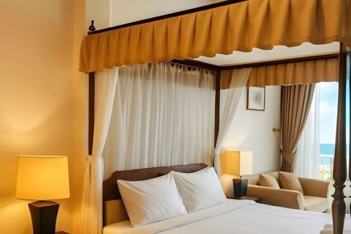 Superior Room, Mountain View | Minibar, in-room safe, desk, blackout drapes