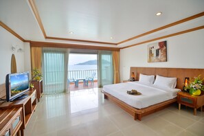 Superior Room, Sea View | Minibar, in-room safe, desk, free cribs/infant beds