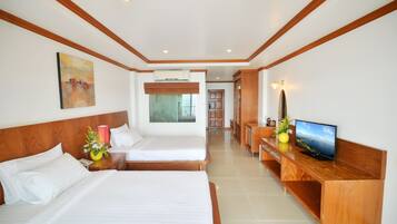 Standard Room | Minibar, in-room safe, desk, free cots/infant beds