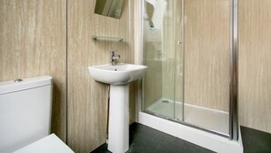 Standard Single Room, 1 Twin Bed | Bathroom | Shower, towels - OYO The Ivory Hotel (Glasgow)