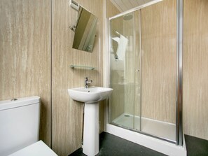 Standard Single Room, 1 Twin Bed | Bathroom | Shower, towels - OYO The Ivory Hotel (Glasgow)