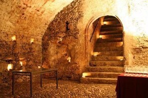 A stone-walled room with a staircase leading to an upper level. - Hotel Christkindlwirt (Steyr)