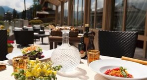 Breakfast, lunch and dinner served - Alpen Suite Hotel (Pinzolo)