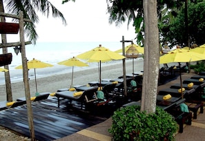 Indoor pool, outdoor pool, pool umbrellas, sun loungers - Banpu Koh Chang (Ko Chang)