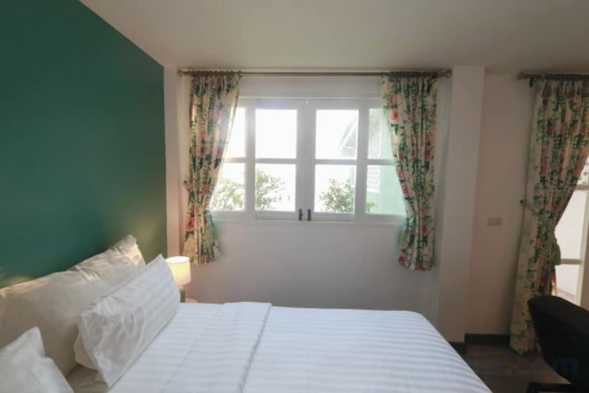 Ropa de cama hipoalergénica y minibar 