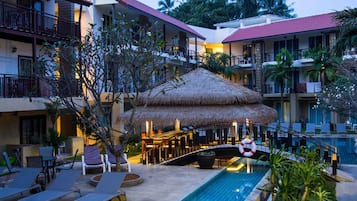 Outdoor pool, pool loungers