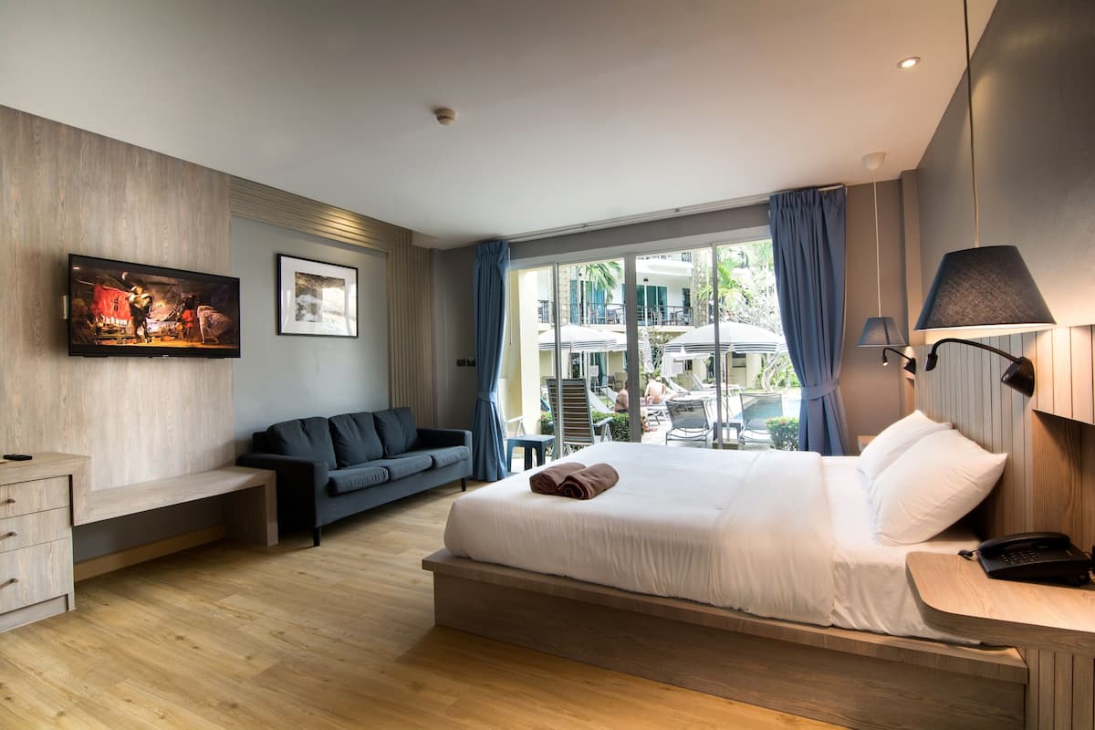 In-room safe, desk, blackout drapes, WiFi (free)