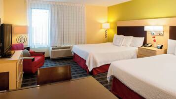 Literie de qualité supérieure, surmatelas, bureau, rideaux occultants