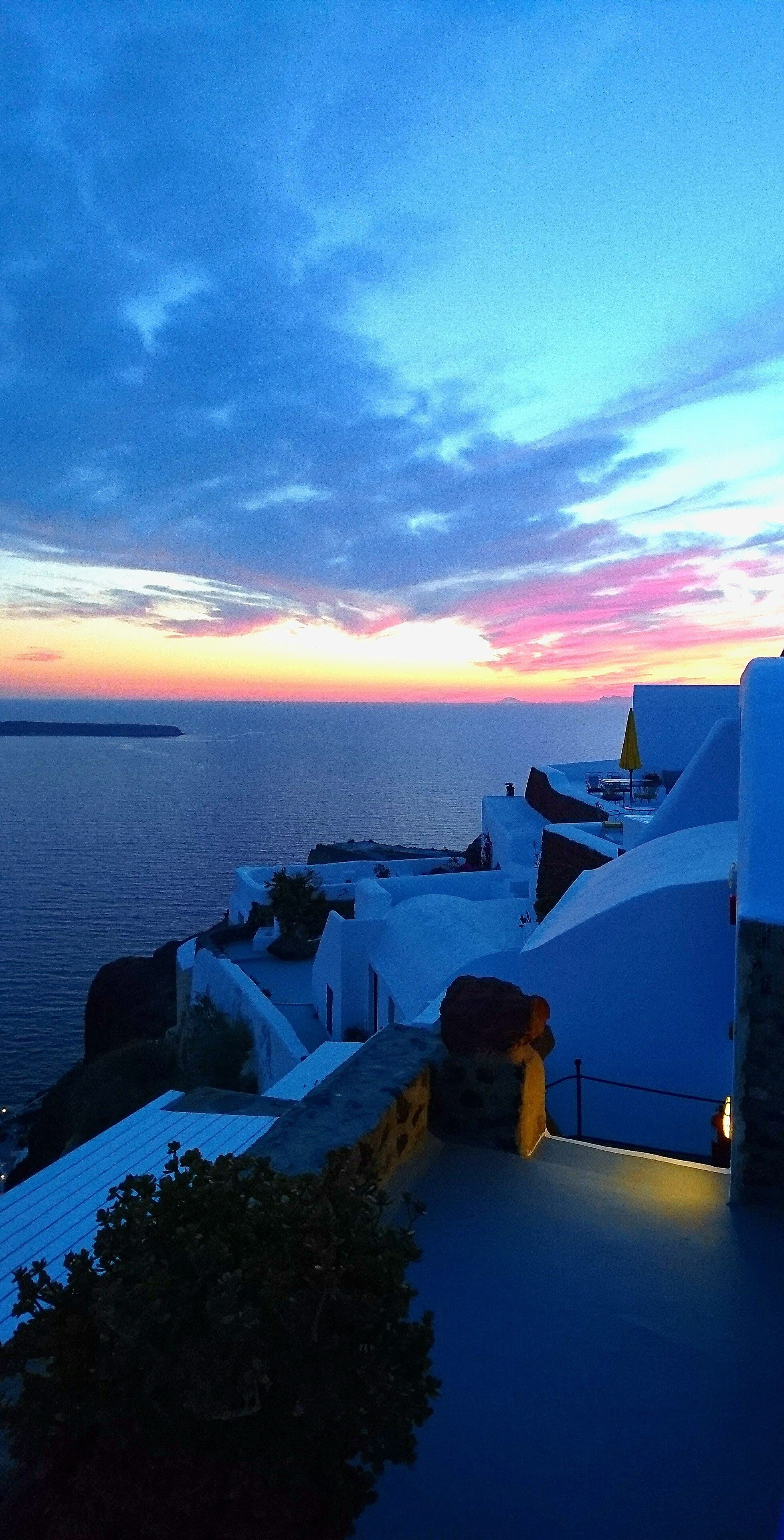 Voorkant accommodatie - avond/nacht