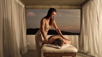 Couples treatment room(s), deep-tissue massages, Swedish massages