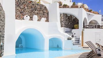 Outdoor pool, pool umbrellas, sun loungers
