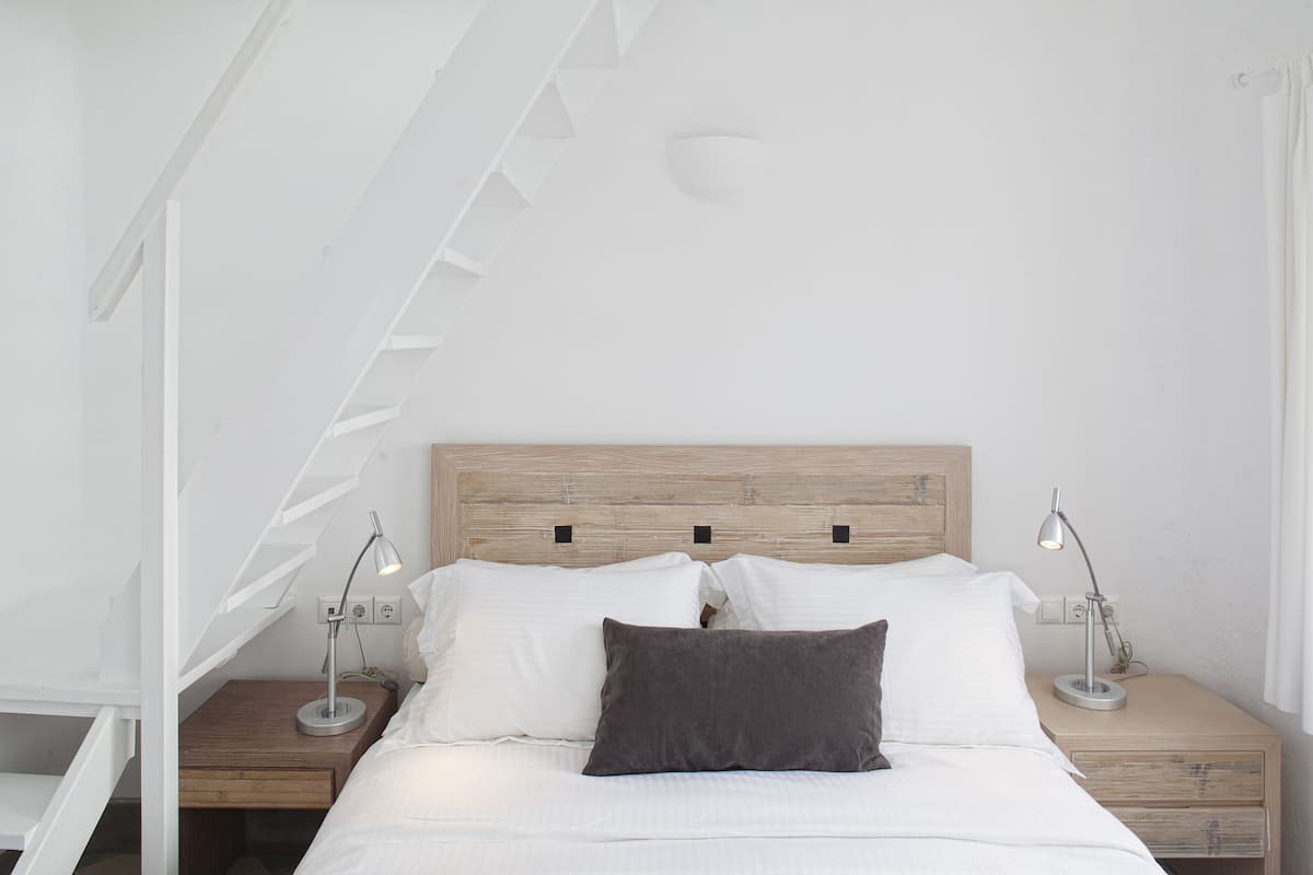 suite (ostria) | 1 bedroom, premium bedding, minibar, in-room safe