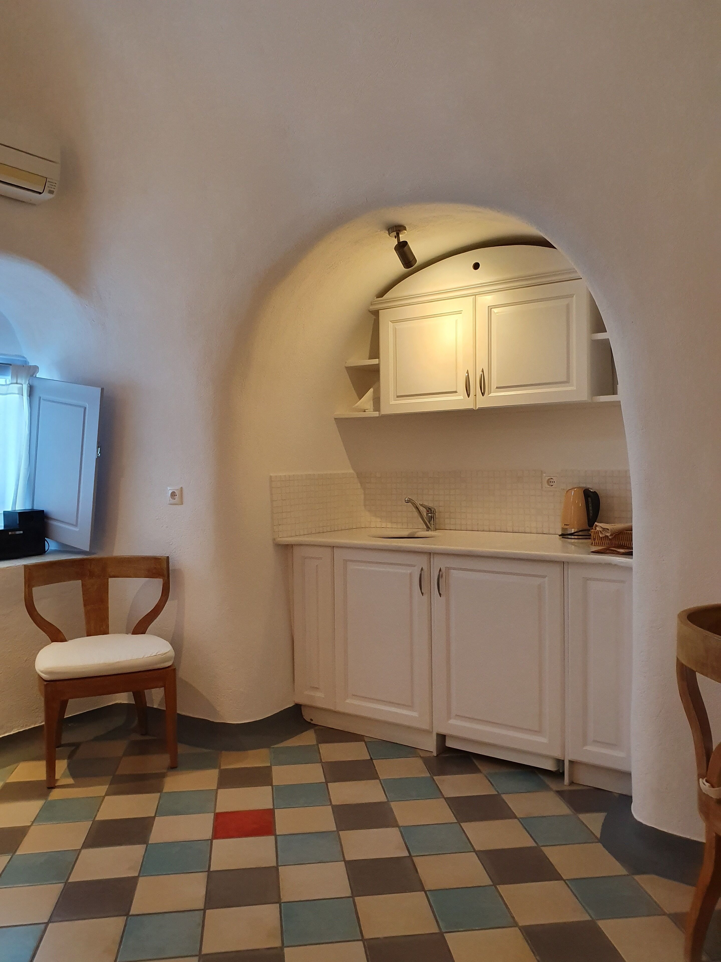 suite (roza) | private kitchenette | fridge, electric kettle