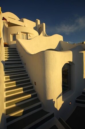 Property grounds - Ikastikies Suites (Santorini)