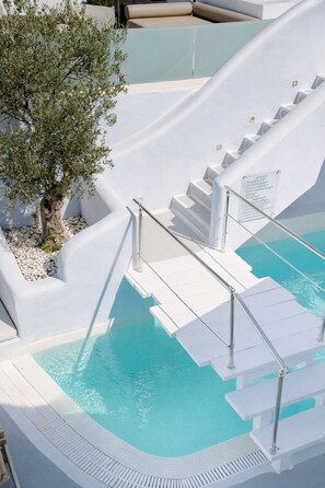 Outdoor pool, pool loungers