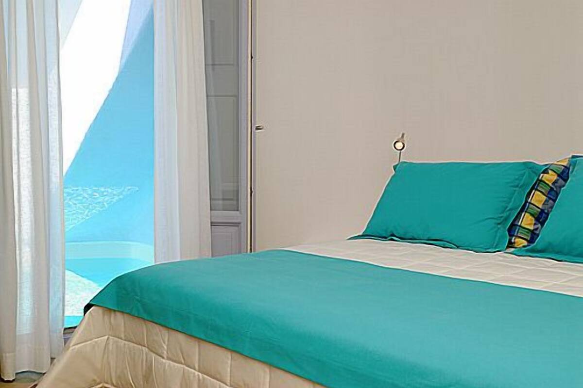 1 bedroom, premium bedding, minibar, in-room safe