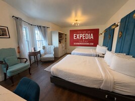 Dueling Queen Bed Room | WiFi (free), individually decorated, bed sheets