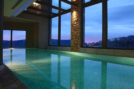 Una piscina techada
