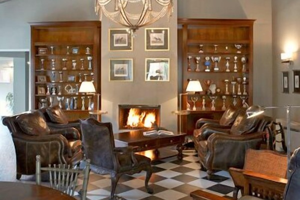 Área de estar no saguão