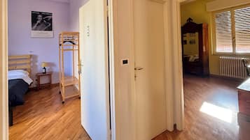 Apartament clàssic, 2 dormitoris, cuina | Cobrellits, habitacions insonoritzades, wifi gratuïta i roba de llit