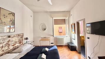 Standard-huone, 1 suuri parisänky, oma kylpyhuone | Untuvapeitot, äänieristys, ilmainen Wi-Fi, vuodevaatteet