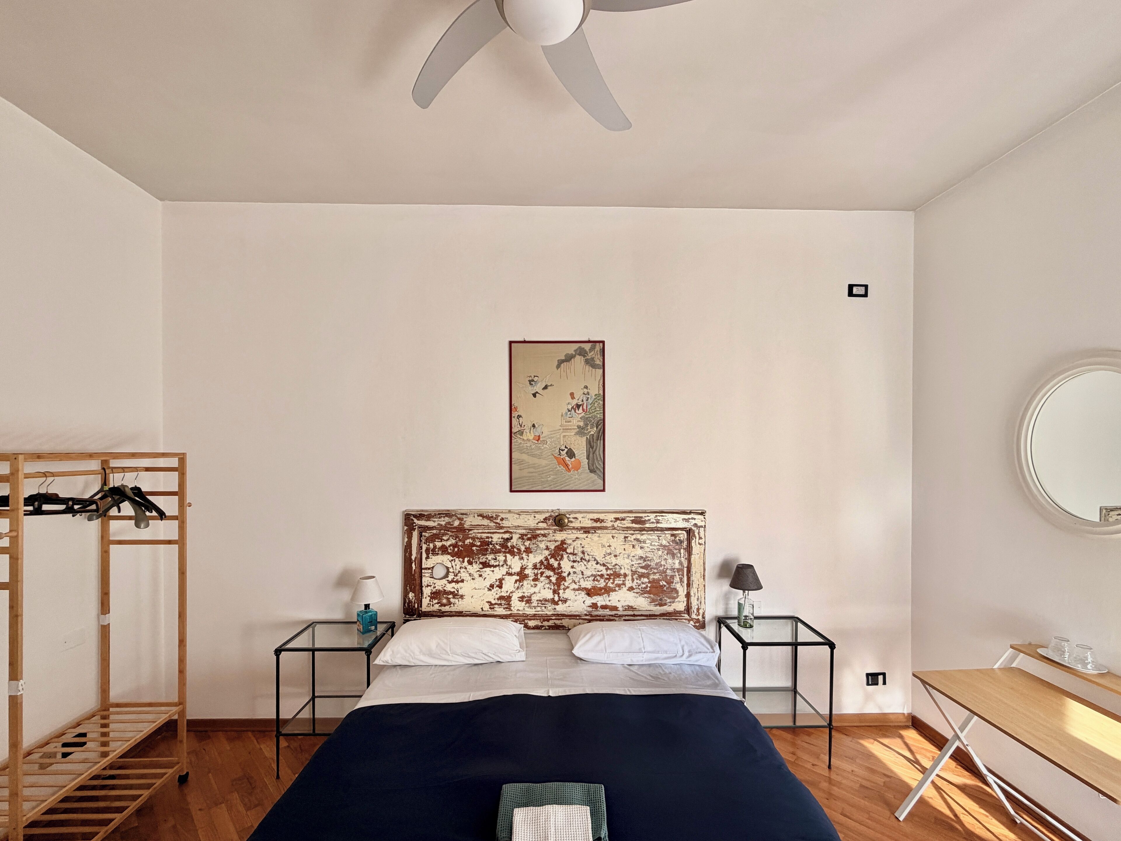 Cubrecamas, sistema de insonorización, wifi gratis y ropa de cama 