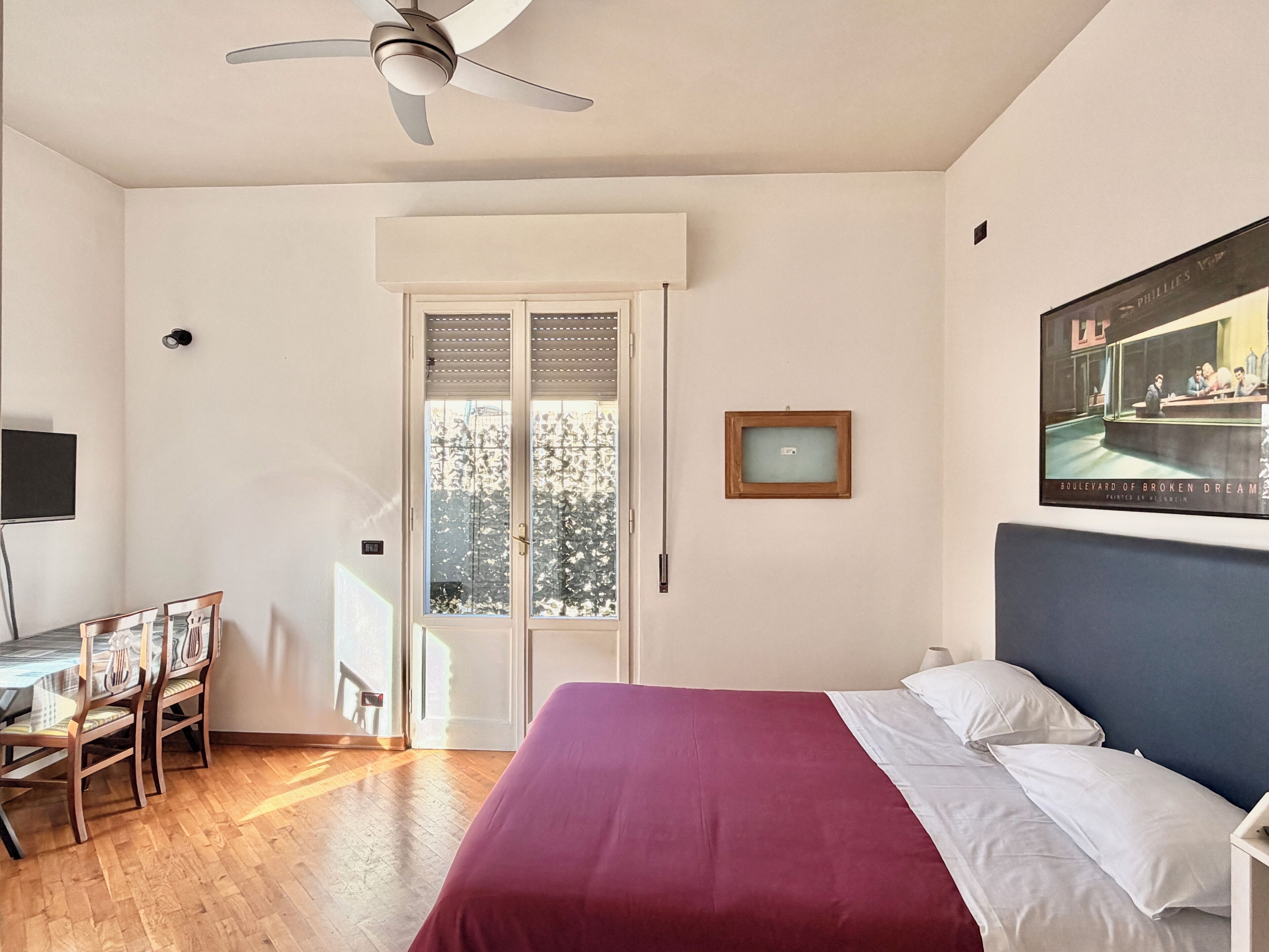 Classic Double or Twin Room, Kitchenette | Living area | 32-inch flat-screen TV with digital channels, TV