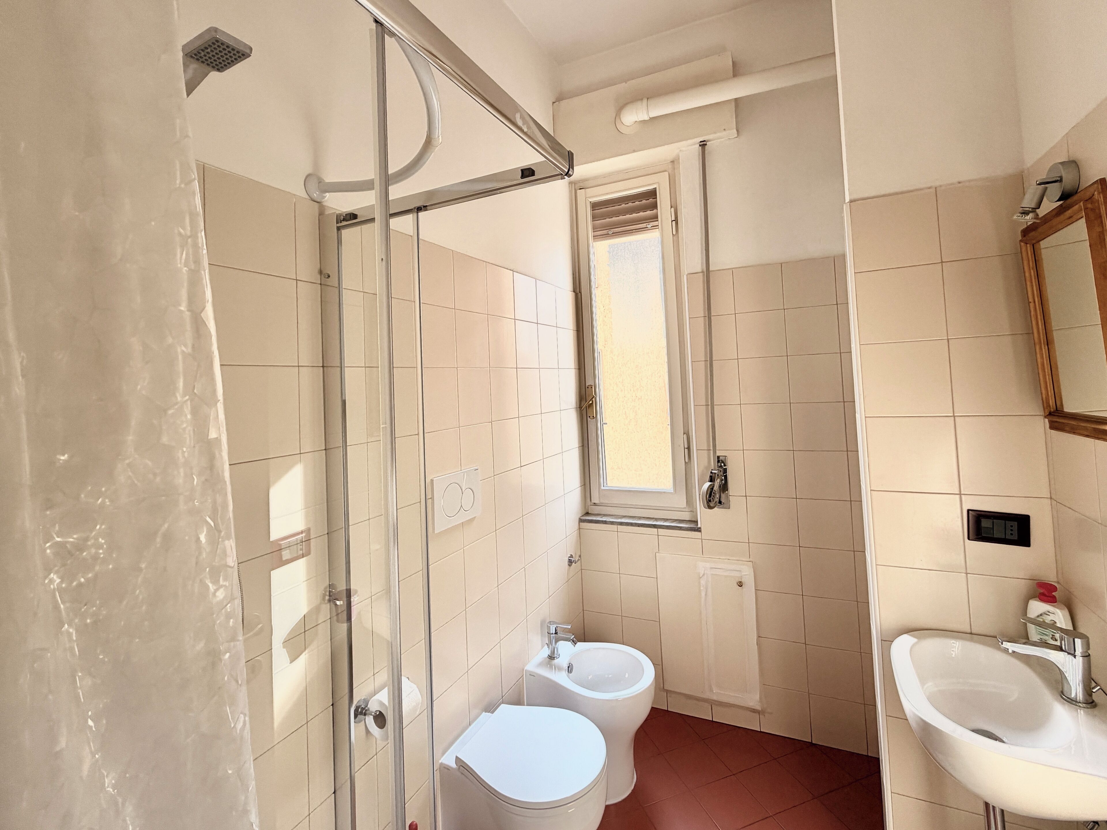 Classic Double or Twin Room, Kitchenette | Bathroom | Shower, hair dryer, bidet, towels