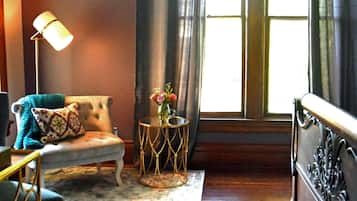 Golden Age | Premium bedding, iron/ironing board, free WiFi, bed sheets