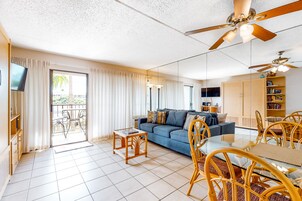 Suite, 1 Bedroom (Deluxe) | Living room | TV