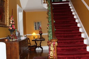 Check-in/check-out kiosk