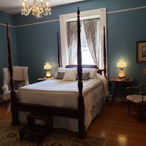 The Sunrise Room | Individually decorated, individually furnished, blackout curtains - The Carriage Inn B&B (Charles Town)