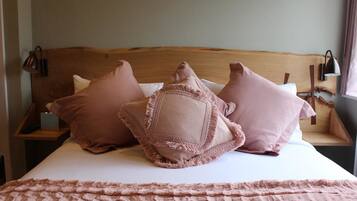 Ropa de cama de alta calidad y escritorio