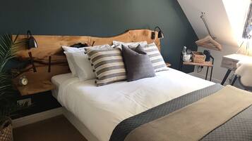 Ropa de cama de alta calidad y escritorio