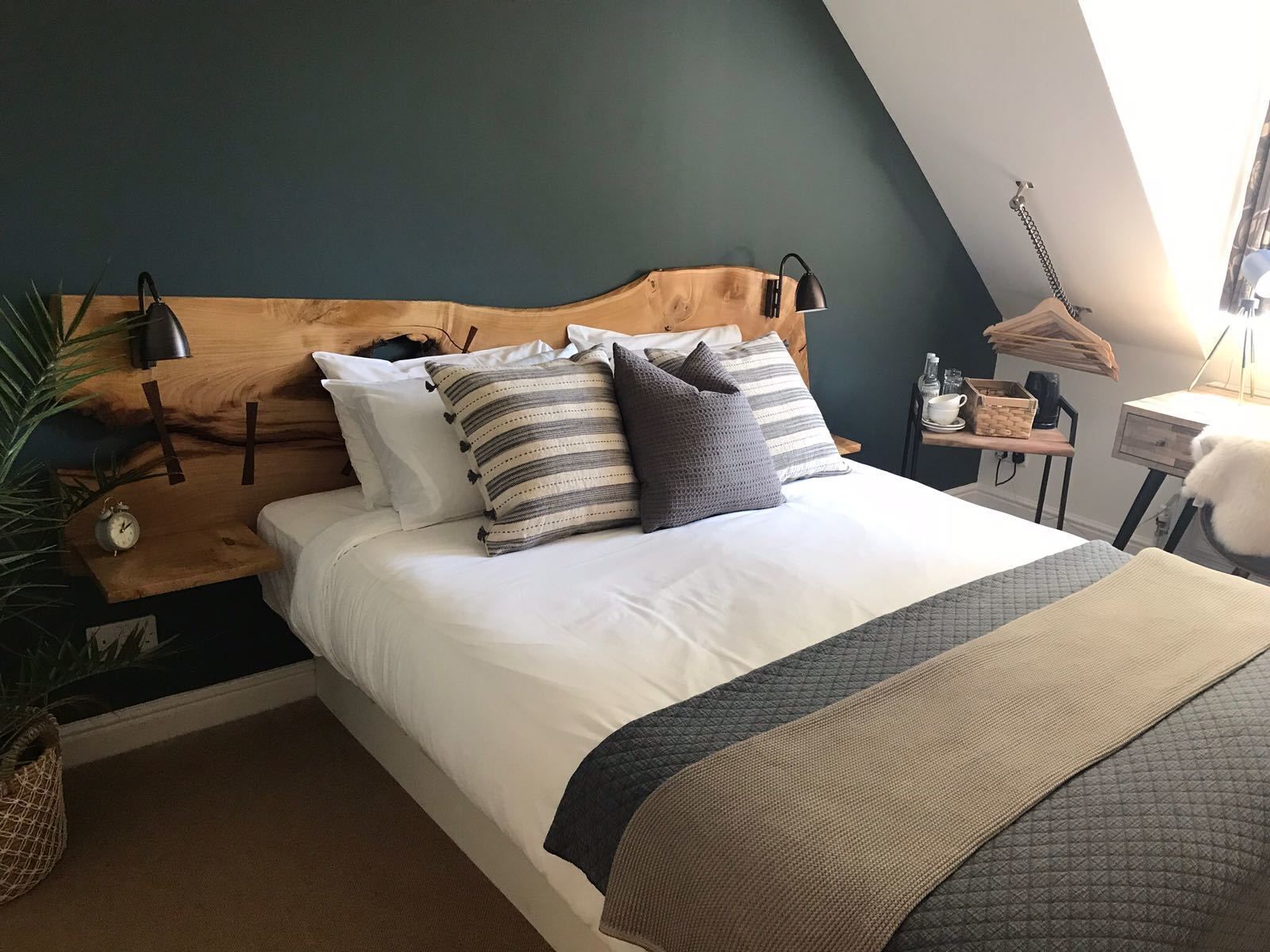 Premium bedding, desk, iron/ironing board, free WiFi