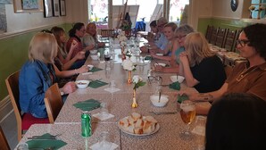 Family dining - ART BREAK HOTEL (Blackpool)
