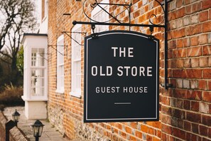 Exterior - The Old Store Guest House (Chichester)