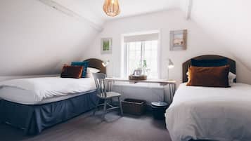 Ropa de cama de alta calidad, sistema de insonorización y wifi gratis