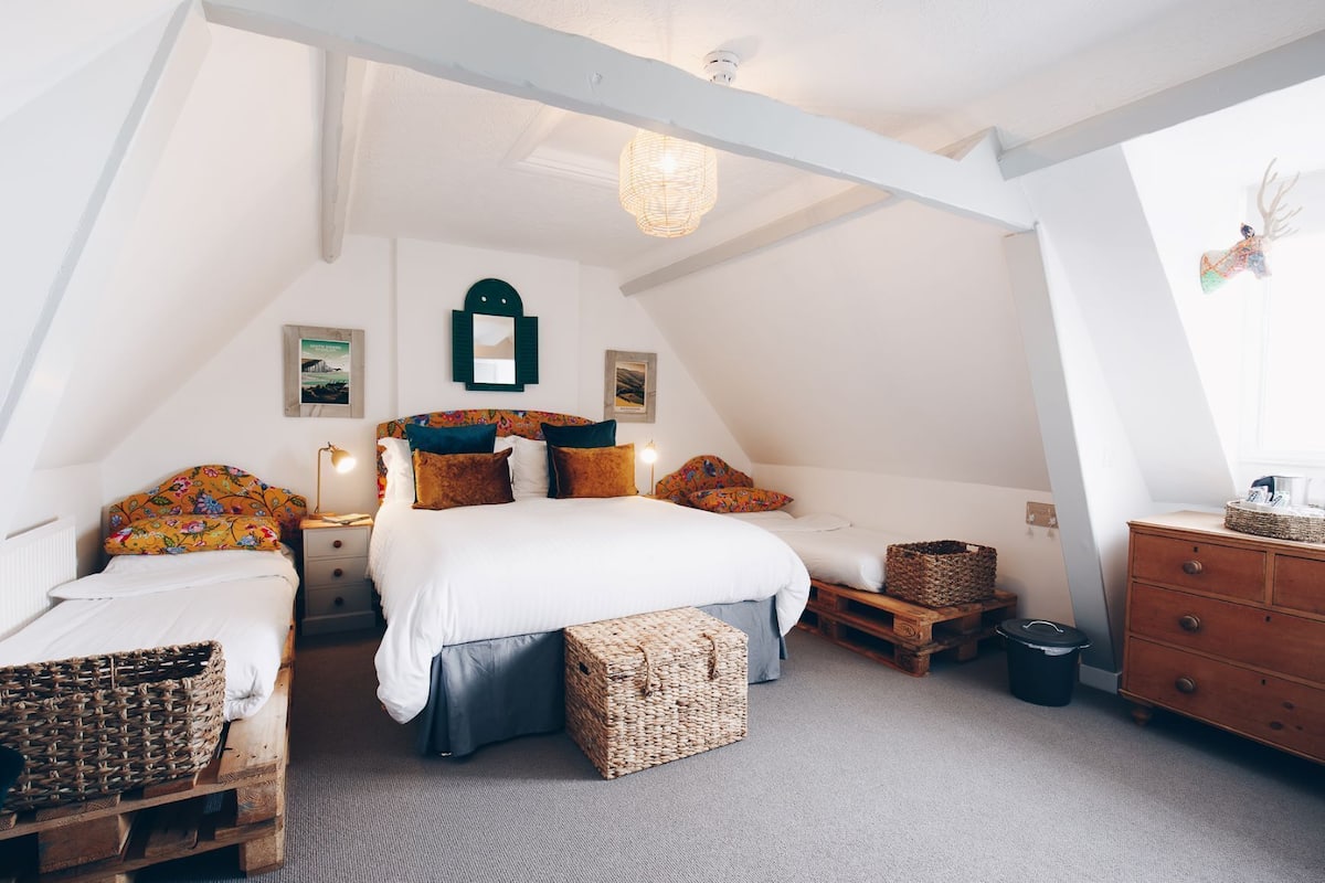Family Double Room | Premium bedding, soundproofing, free WiFi, bed sheets